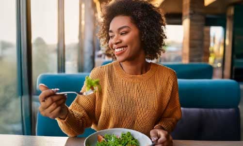 Alimentação e saúde mental: como manter o equilíbrio na empresa